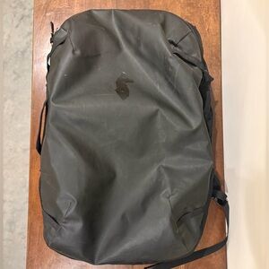 Cotopaxi Allpa 42L Travel Pack - All Black - w/ Rain Cover & Straps